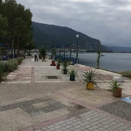 Nana 2* Kamena Vourla