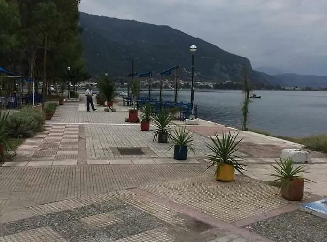 Nana 2* Kamena Vourla